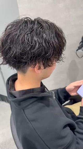 波巻きツイスパ
『ダメージケアへのこだわり』
◉ 一人一人に今必要なダメージケアを提供
◉ ブリーチやパーマをした時のホームケアやトリートメントの紹介
◉ 普段使うアイロンやドライヤーなどの使い方の説明など
やりづらさを感じるスタイリング剤の選び方やアイロンセットの方法などなんでもお答えします