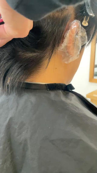 【縮毛矯正】
髪のうねりや膨らみが気になる方、自然な流れにしたい方
是非ご予約ください
部分的な施術も可能ですのでお待ちしております！
ブリーチした部分がある場合はご案内出来ませんのでご了承ください！ 