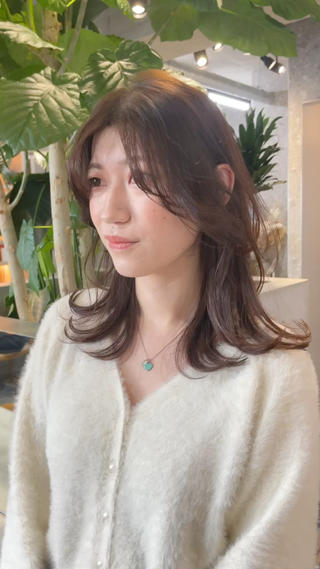 レイヤーカット
一人一人の似合う位置を見つけて
可愛くデザインします

巻き方も簡単なものを説明しながら巻かせていただきますので
なんでもご相談ください 