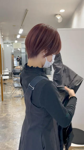 コンパクトなマッシュショート
骨格に合わせて頭が小さく見えるようにカットします！

艶々ピンクブラウンとショートの組み合わせがオススメです 