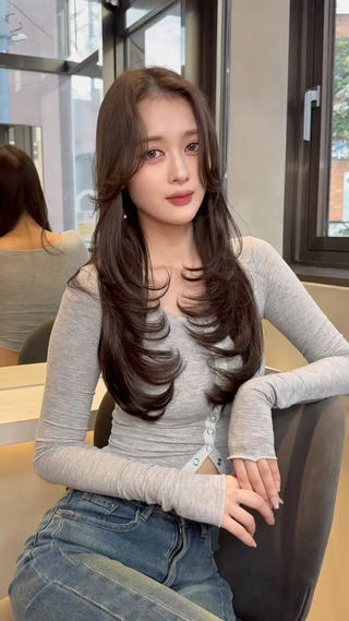 ロング カラー 大宮レイヤーカット ハッシュ　柏崎颯刀のヘアスタイル