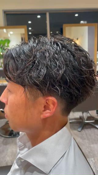人気のセンターパートニュアンススパイラルパーマ
伸びてきた時にも崩れにくく持ちが良い、頭の丸みにとことん沿ったラウンドカット☆
乾かすだけで決まる再現性の高さ、時短☆
髪質を見極めた絶妙な質感&毛量調整☆
360°どこから見ても綺麗なシルエット☆
20年以上積み重ねてきた経験とこだわり抜いた技術で一人ひとりに合わせて丁寧にカットしていきます☆
ぜひお気に入り登録していただき、カウンセリング等にお使いください️