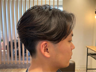 人気のセンターパートニュアンスパーマ
伸びてきた時にも崩れにくく持ちが良い、頭の丸みにとことん沿ったラウンドカット☆
乾かすだけで決まる再現性の高さ、時短☆
髪質を見極めた絶妙な質感&毛量調整☆
360°どこから見ても綺麗なシルエット☆
20年以上積み重ねてきた経験とこだわり抜いた技術で一人ひとりに合わせて丁寧にカットしていきます☆
ぜひお気に入り登録していただき、カウンセリング等にお使いください️