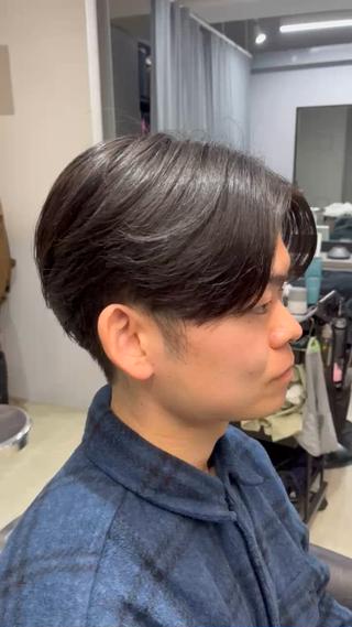 自然な毛流れを活かしたセンターパート 