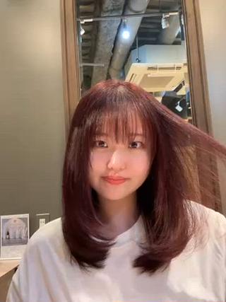 レイヤーカットで可愛いイメチェン
スタイリングもコテでワンカールなので
とっても簡単です
 