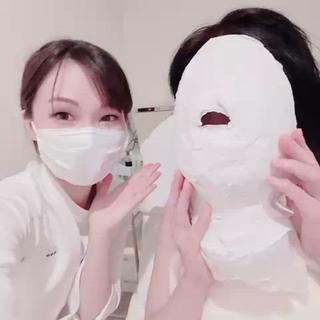 肌悩みに合わせたマスクで最後はお仕上げ。
(※動画は2倍速となっております)
今回使用したマスクは『温感石膏マスク』
約37℃ぐらいまで温かくなり、
時間が経つと固まっていきます。
美容液、およそ10倍量を
1回で肌の奥まで浸透させていくので
お肌の変化を実感いただけます♪