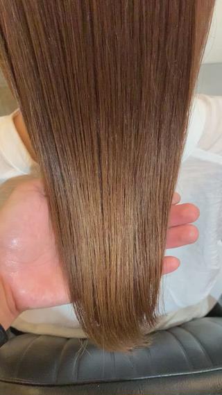 枝毛を無くす特許技術のカットとダメージ毛でも対応できる弱酸性縮毛矯正のコースです！ 