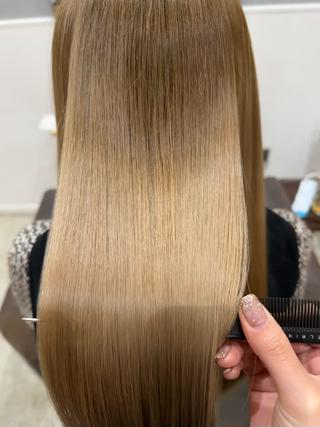 ミディアム miloc MOMOKAのヘアスタイル