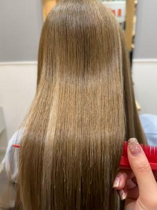 ロング miloc MOMOKAのヘアスタイル