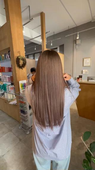 ミディアム miloc MOMOKAのヘアスタイル