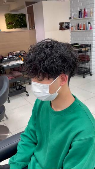 ショート パーマ メンズ フェザーパーマ職人 🪶ryosukeのヘアスタイル