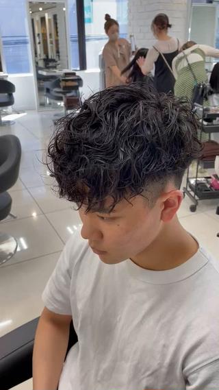 ショート パーマ メンズ フェザーパーマ職人 🪶ryosukeのヘアスタイル