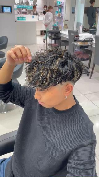 ショート パーマ メンズ フェザーパーマ職人 🪶ryosukeのヘアスタイル