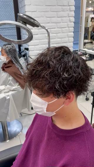 ショート パーマ メンズ フェザーパーマ職人 🪶ryosukeのヘアスタイル