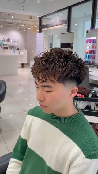 ショート パーマ メンズ フェザーパーマ職人 🪶ryosukeのヘアスタイル