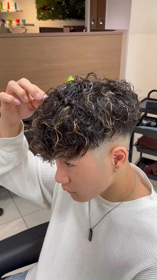 ショート パーマ メンズ フェザーパーマ職人 🪶ryosukeのヘアスタイル