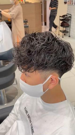 ショート パーマ メンズ フェザーパーマ職人 🪶ryosukeのヘアスタイル