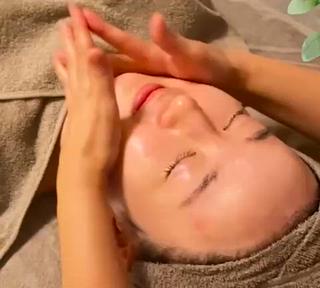 痛気持ちいいのが心地よいコルギと一緒に肌管理が受けられます♡ 