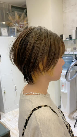 【ショートスタイル×イヤリングカラー】

アクセントで黄色がかわいい


保存してカウンセリングの時に見せていただけるとスムーズです。

クーポンが分からない、メニューが決まってない等ありましたら、
カウンセリング後に1番お得なクーポンでご案内します！


 