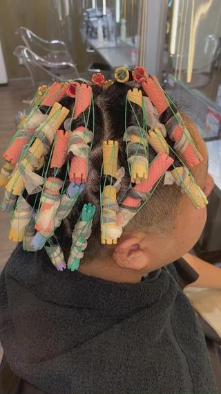 メンズミディアム×スパイラルパーマ
パーマ中 