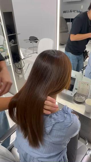 ブリーチ毛でも癖を伸ばして、艶も出せます 