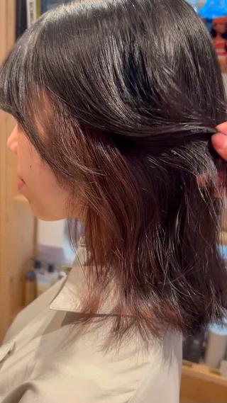ハーフアップや耳にかけた時に映えて可愛い ̖́-
全体ブリーチはまだ怖いなって方におすすめです♡
#イヤリングカラー #インナーカラー