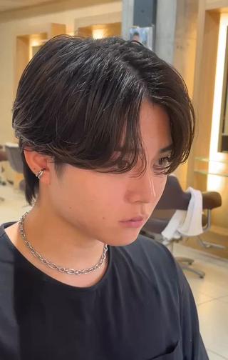 【センターパート×ニュアンスパーマ】

保存してカウンセリングにお使いください！

ナチュラルな毛流れが女子ウケ抜群です！！

ニュアンスパーマでスタイリングが簡単にセットしやすくなります！ 