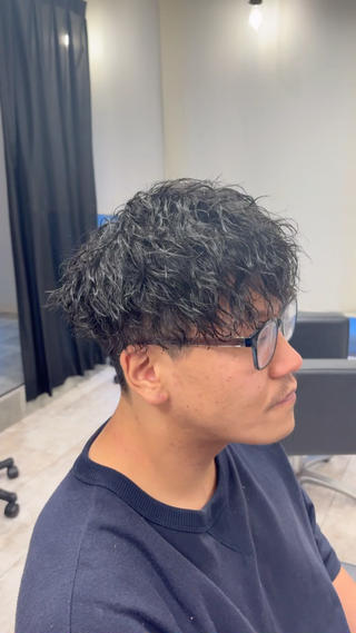 マッシュベースのスタイルにツイスパを強めにあてた王道スタイルです！

パーマで解消できる髪の悩み多いので、気軽にご相談ください 