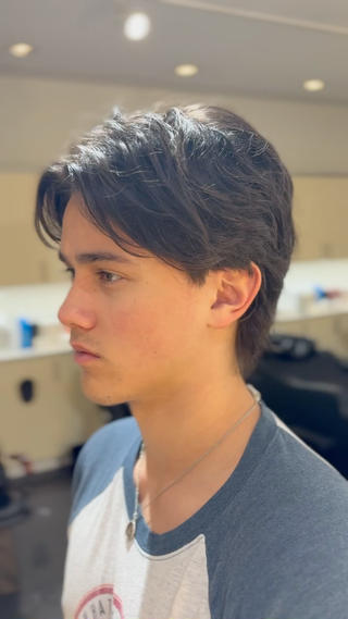 センターパートのマレットヘアスタイルです！

海外でも人気のあるスタイルとなってます 