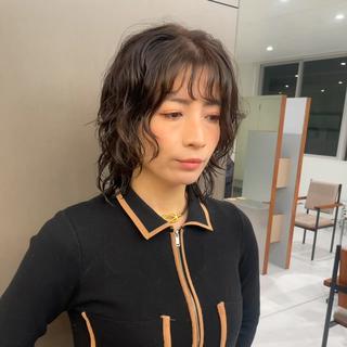 セミロング パーマ ブリーチ/レイヤー 🌻Mutsumiのヘアスタイル