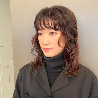 セミロング カラー パーマ ブリーチ/レイヤー 🌻Mutsumiのヘアスタイル