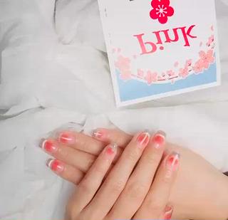 ネイル pink ladyサロン所属・べ にのネイルデザイン