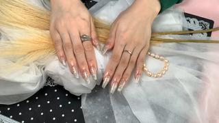 ネイル pink ladyサロン所属・べ にのネイルデザイン