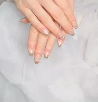 ネイル pink ladyサロン所属・べ にのネイルデザイン