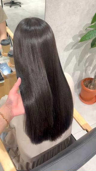 赤みをなくしたオリーブグレージュ︎
水素カラーと水素トリートメントで艶髪に！ 