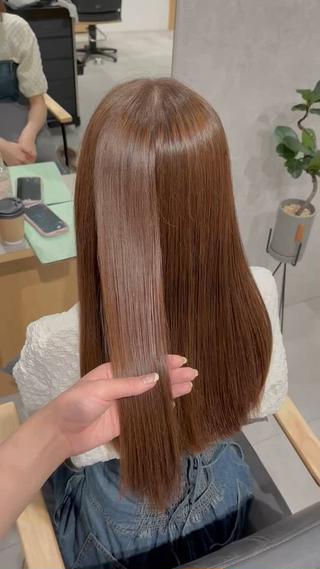 ブリーチなしダブルカラーで透明感のあるベージュブラウンに︎
水素カラーと水素トリートメントで艶髪に！ 