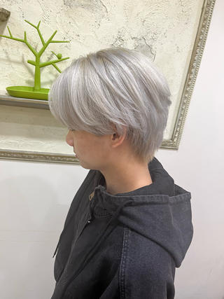 カラー 西村 遼馬のヘアスタイル