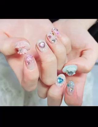 ささくれ・炎症・2枚爪・折れて欠けた状態の手しか拝見した事がなかったお客様。


一緒に頑張って下さると
直ぐ治せるので一緒に治しましょと
1ヶ月以内にお越し頂く約束と、お家でも保湿を頑張って頂く約束をしました。

1ヶ月後！！
お客様が期限内にお越し下さり、日々のお手入れを頑張って下さったお陰で、ずっと治らなかったという爪周りの炎症が全てなくなりました

ネイリストしていてこんなに嬉しい事はありません。

普段のサロンワークから
手や爪が健康でいられるアドバイスはするのですが、
実行して下さると
信頼関係が出来て
このお客様を綺麗にする為に頑張る！ってなります︎ 