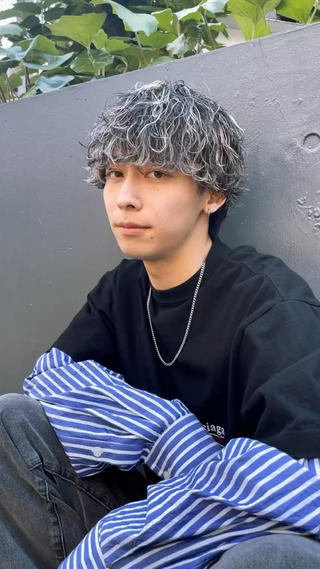 パーマは、今話題【⠀波巻きスパイラルパーマ 】や大人気の【⠀ツイストスパイラルパーマ 】  【⠀ニュアンスパーマ  】はもちろん、外国人の様なカーリーヘアーも大得意です！

また、薬の塗布の仕方や巻き方なども考え、お客様の髪の毛をダメージさせない工夫をしております！


カラーは、【 あなたのなりたい色⠀】を丁寧なカウンセリングから一緒に造り上げます！
また、自宅でのヘアケアなどもしっかりと説明させて頂きお家でも綺麗な髪、髪色を続けれるようにします！

楽しい雰囲気でお客様一人一人に合わせたスタイルからファッションまで何でもお任せ下さい

土日祝は3月、4月オンカラー、ブリーチ、縮毛のみの募集になります！【19時からのみとなります！⠀】

レディース、メンズ両方募集してます！

インスタにもリール動画載せてるので是非見て下さい！
︎yuto_naffy 