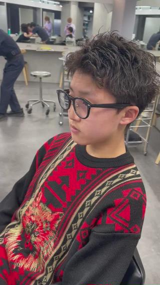 パーマは、今話題【⠀波巻きスパイラルパーマ 】や大人気の【⠀ツイストスパイラルパーマ 】  【⠀ニュアンスパーマ  】はもちろん、外国人の様なカーリーヘアーも大得意です！

また、薬の塗布の仕方や巻き方なども考え、お客様の髪の毛をダメージさせない工夫をしております！


カラーは、【 あなたのなりたい色⠀】を丁寧なカウンセリングから一緒に造り上げます！
また、自宅でのヘアケアなどもしっかりと説明させて頂きお家でも綺麗な髪、髪色を続けれるようにします！

楽しい雰囲気でお客様一人一人に合わせたスタイルからファッションまで何でもお任せ下さい

土日祝は3月、4月オンカラー、ブリーチ、縮毛のみの募集になります！【19時からのみとなります！⠀】

レディース、メンズ両方募集してます！ 