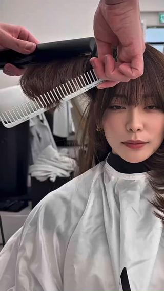 セミロング 失敗しない顔まわり× 小顔補正レイヤー難波のヘアスタイル