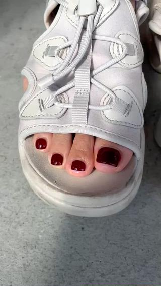 ボルドーネイル
こちらは、少し茶色の入ったボルドー色のネイルです♡
 