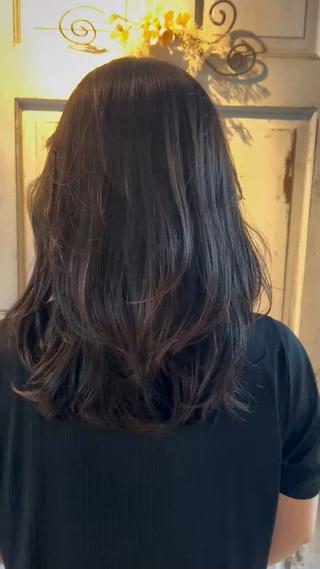 後ろからしっかりレイヤーを入れた時、

かきあげや風になびくような

筋感を出すことが出来ます 