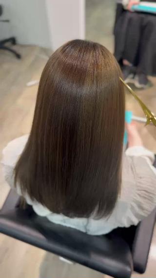 ネオメテオトリートメントでの縮毛矯正は従来のスレトートよ様なシャキッとした仕上がりではなく自然な仕上がりになります!