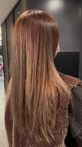 明るすぎず暗すぎないベージュカラー♪
サブリミックトリートメントでサラツヤヘアーに生まれ変わります 