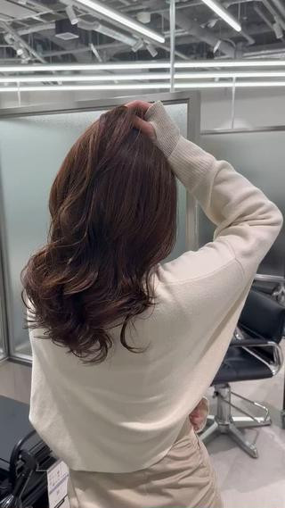ミディアム パーマ ARMONY大阪店 コテ巻き風パーマのヘアスタイル