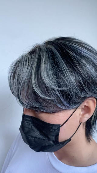 カット×ダブルハイライト×カラー

ハイライトを2回して、シルバーグレーを
オンしました。

※＋ハイライト料金がかかります。

#メンズカット　#ハイライト　#ダブルカラー
#ブリーチ　#ハイトーン 