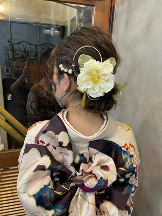 前撮りヘアセット
成人式、卒業式にオススメ!!華やかなアップスタイル 