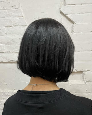 黒染めじゃない暗染めブラックグレー
ナチュラルな巻き仕上げにしています 