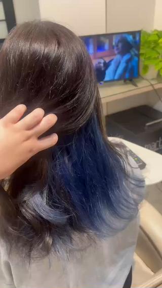 グレージュ×サファイヤブルー 